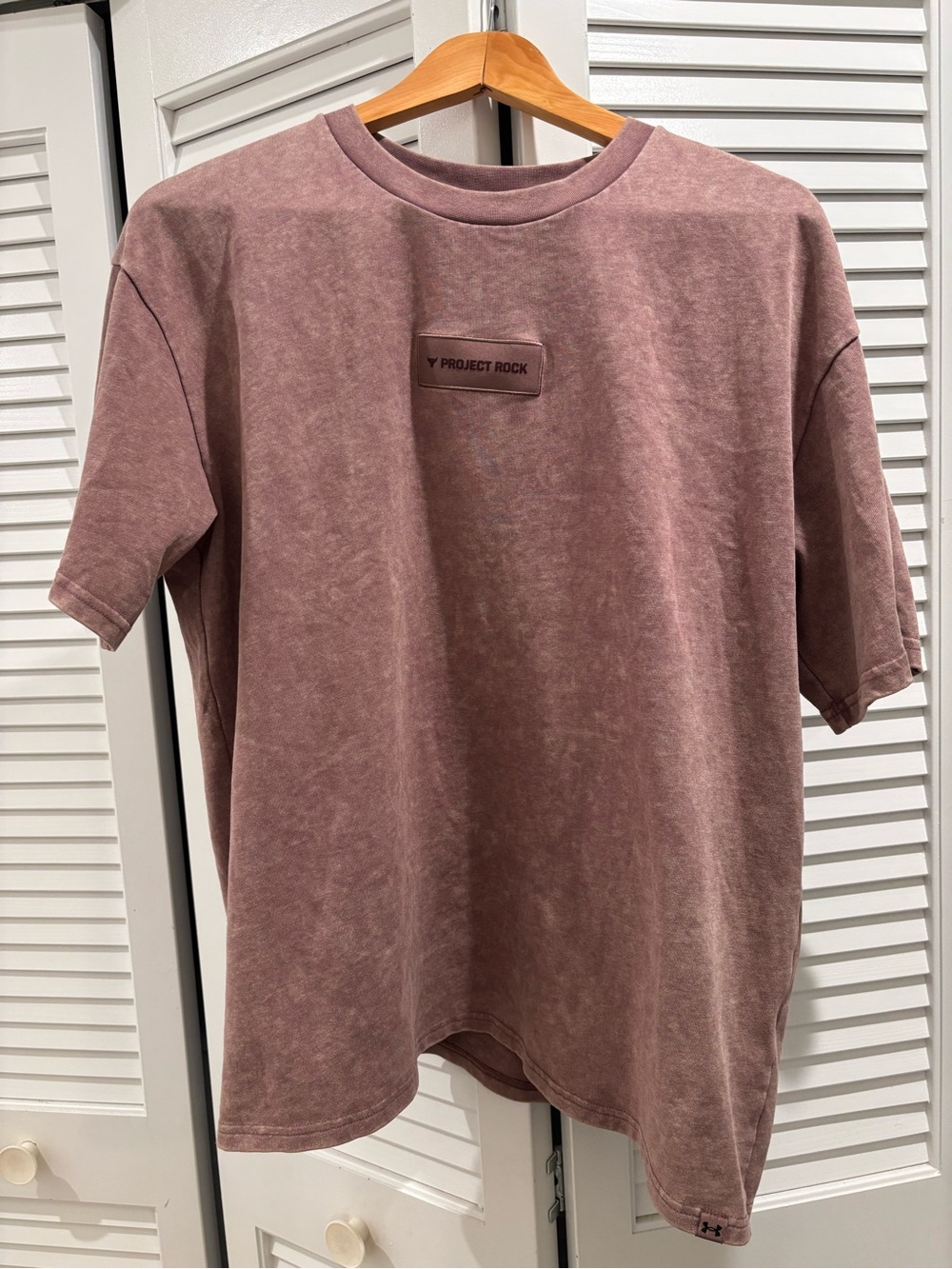 Under Armour Project Rock Short Sleeve Tee in Mauve